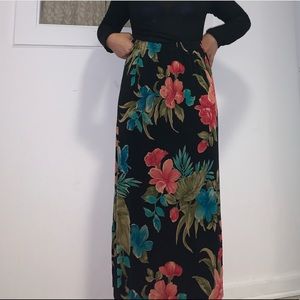 Floral long black skirt / Alfred Dunner
